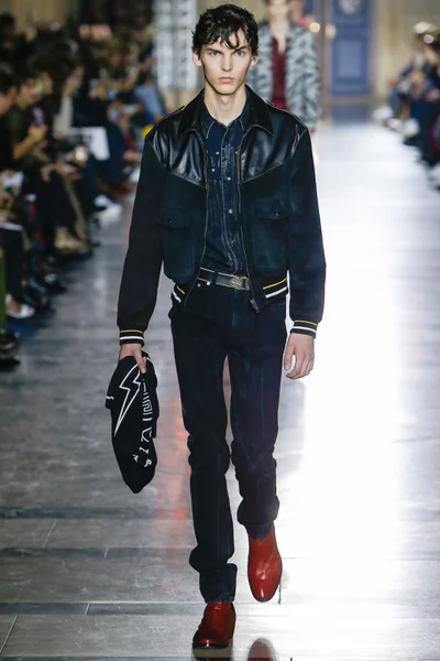 Look 26